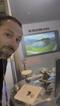 Petit coup de cœur pour le mini projecteur Aurzen !Compact, design et prêt à transformer n’importe quel mur en écran géant, il a vraiment marqué les esprits au #CES2025.Un gadget parfait pour les amateurs de home cinéma et de tech portable. 🎥✨