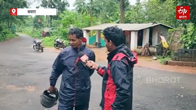 बस्तर में एक महीने पहले बनी सड़क उखड़ने लगी; प्लास्टिक और वेस्ट मटेरियल से बनने के बाद सुर्खियों में आई थी
