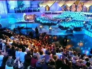 Johnny Hallyday & Les 500 Choristes – "Requiem pour un fou" (TF1, 7 Janvier 2006)