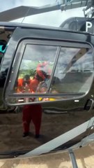 Duas pessoas são resgatadas de helicópteros após acidente na Barra de Santo Antônio