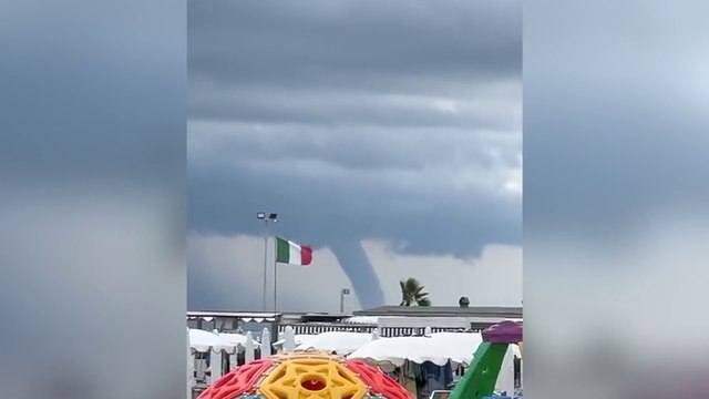 Veneto, i video della tromba marina al largo di Chioggia. E il fenomeno che ha colpito la Riviera del Brenta