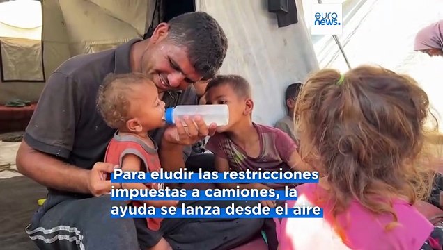 Aviones lanzan ayuda humanitaria a la Franja de Gaza mientras el fuego israelí mata al menos a 18 personas