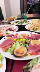 On a commandé toute la carte du resto