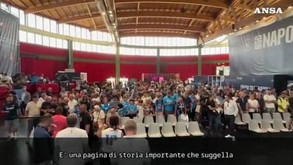 Svelato il francobollo celebrativo per il quarto scudetto del Napoli