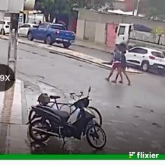 Vídeo mostra carro atropelando pedestres em Delmiro Gouveia