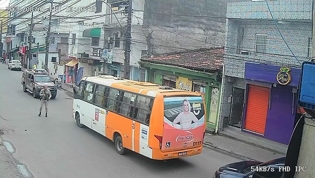 Vídeo flagra perseguição policial que terminou com carro invadindo casa em Águas Claras; imagens impressionam