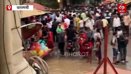 वाराणसी में घाट छोड़कर सड़कों पर पहुंचीं गंगा; बाढ़ प्रभावितों को राहत शिविरों में शरण, बांदा में यमुना-केन का कहर जारी