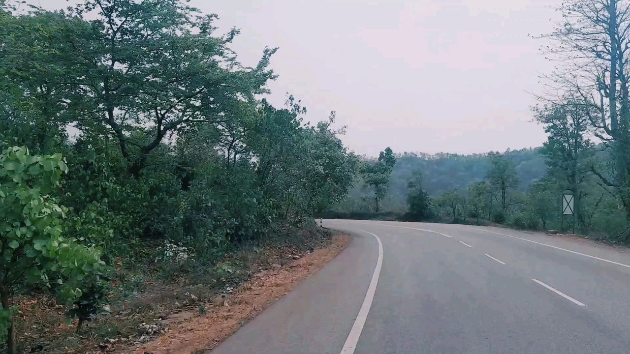 इस जगह की बात ही कुछ और है, तभी तो जो लोग कभी तस्वीर नहीं खिंचवाते वो यहाँ खड़े होते ही खिंचवा लेते है । ❤