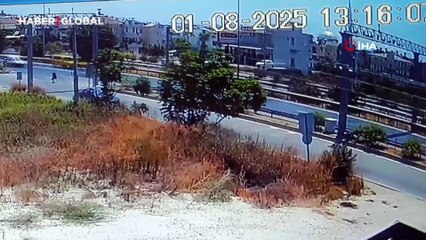Manavgat’ta tali yola giren otomobil motosikletle çarpıştı: 1 yaralı