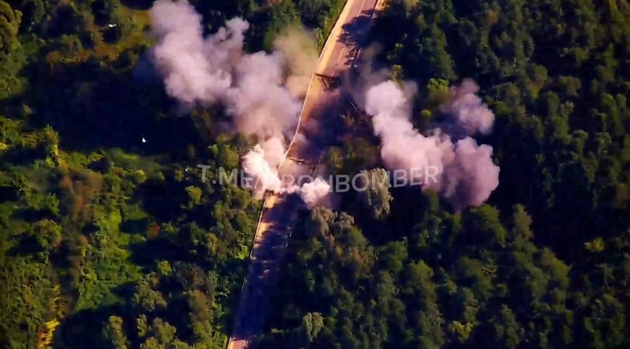 🔥 Ukrajinci digli u zrak ruski most FPV kamikaza dronom!