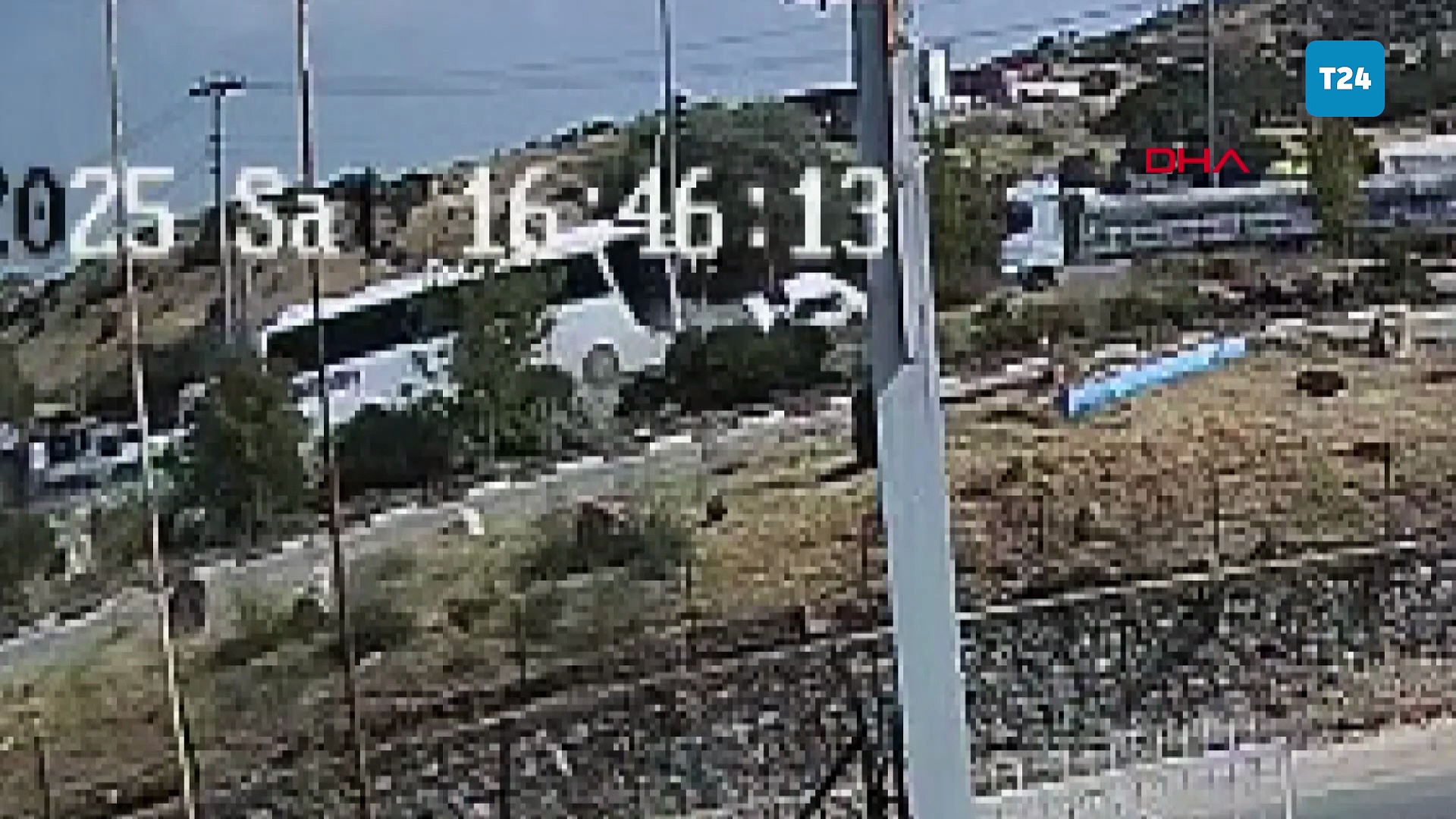 Otobüsün çarptığı otomobildeki çiftin öldüğü kaza kamerada!