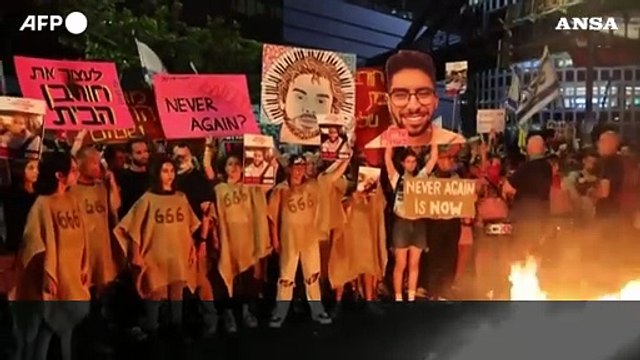 Tel Aviv, manifestanti scendono in strada: numerose proteste contro la guerra a Gaza