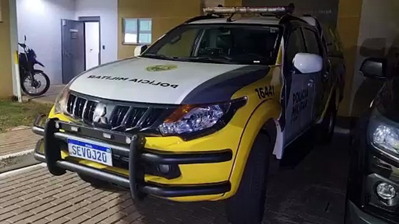 Homem é detido por embriaguez ao volante após colidir com veículos estacionados na zona norte de Cascavel