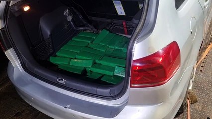 SpaceFox do tráfico: PM acha carro recheado de droga em Santa Tereza