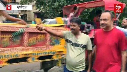 বেহাল রাস্তায় ধানের চাড়া পুঁতে, মাছ ছেড়ে প্রতিবাদ