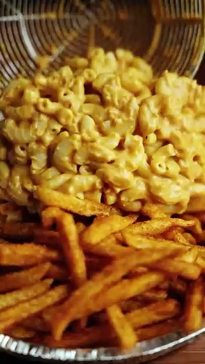 Follow for more ASMR videos🌮🍟 Credits: @banginbuns #mukbang #asmr #fastfood #asmreating