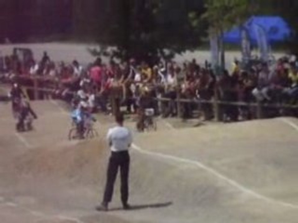 Thomas ses premiers pas bmx04