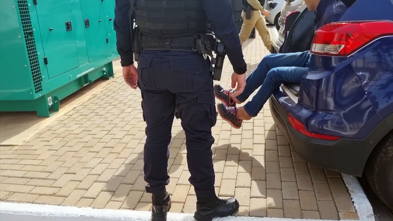 Ladrão arromba hotel, dorme em quarto, se alimenta e ainda furta pertences de hóspede