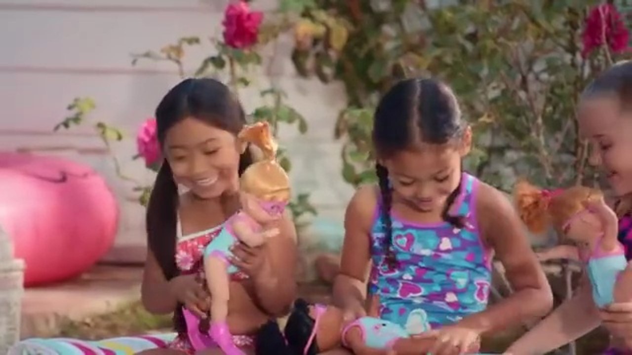 Bet On Your Baby Uruguay Episode Clip from 6.4.2013 Summer Special! Little Mothers Play Swim Teacher with their Baby Borns!