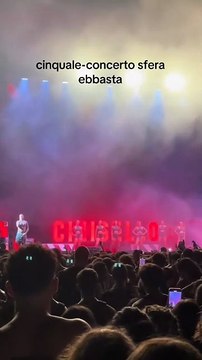 Rissa al concerto di Sfera Ebbasta al Cinquale