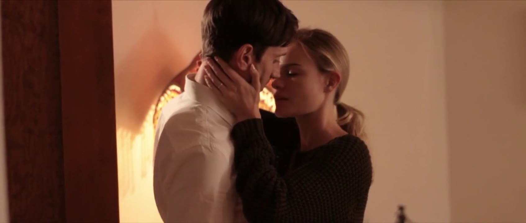A married woman (Bosworth) enters into an affair with a younger man HD ( Drama )