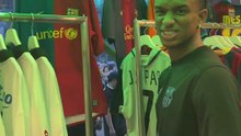 El Barça se va a una tienda de camisetas y vean la que escogió Flick: no lo dudó