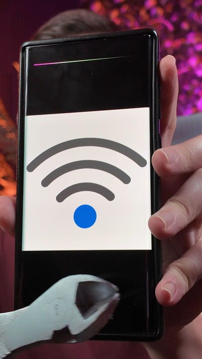 Si ton signal est faible sur ton téléphone c'est à cause de ça #astuce #astuces #tips #tipsandtrick #tipsandtricks #tech #astucetech #smartphone #téléphone