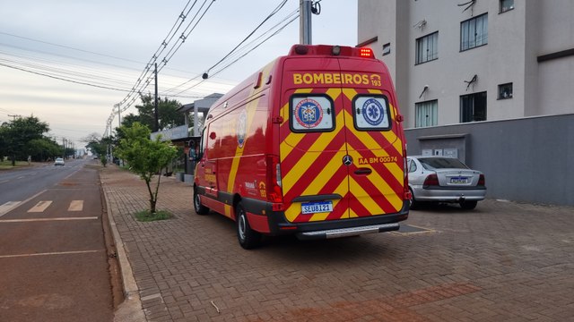 Mulher sofre queda em casa na Av. Piquiri e fica ferida