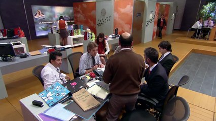 Uno de los franceses le pide ayuda a Emilio para conquistar a Antonia