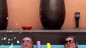 El vídeo viral de Lydia Lozano y Pilar Vidal desde la piscina de su casa: "Lo mejor está por venir"