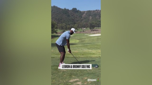 Lebron James y su hijo Bronny jugando al golf