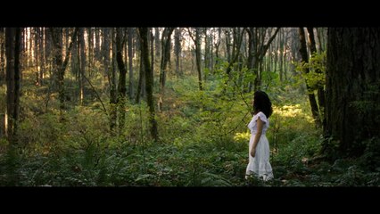 Lilly Lives Alone Fragman