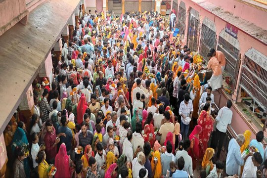 सावन का अंतिम सोमवार : नईनाथ महादेव मंदिर पर उमड़ा श्रृद्धा का सैलाब
