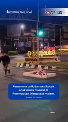 SUASANA UNIK PEREMPATAN DIENG DI WAKTU MALAM