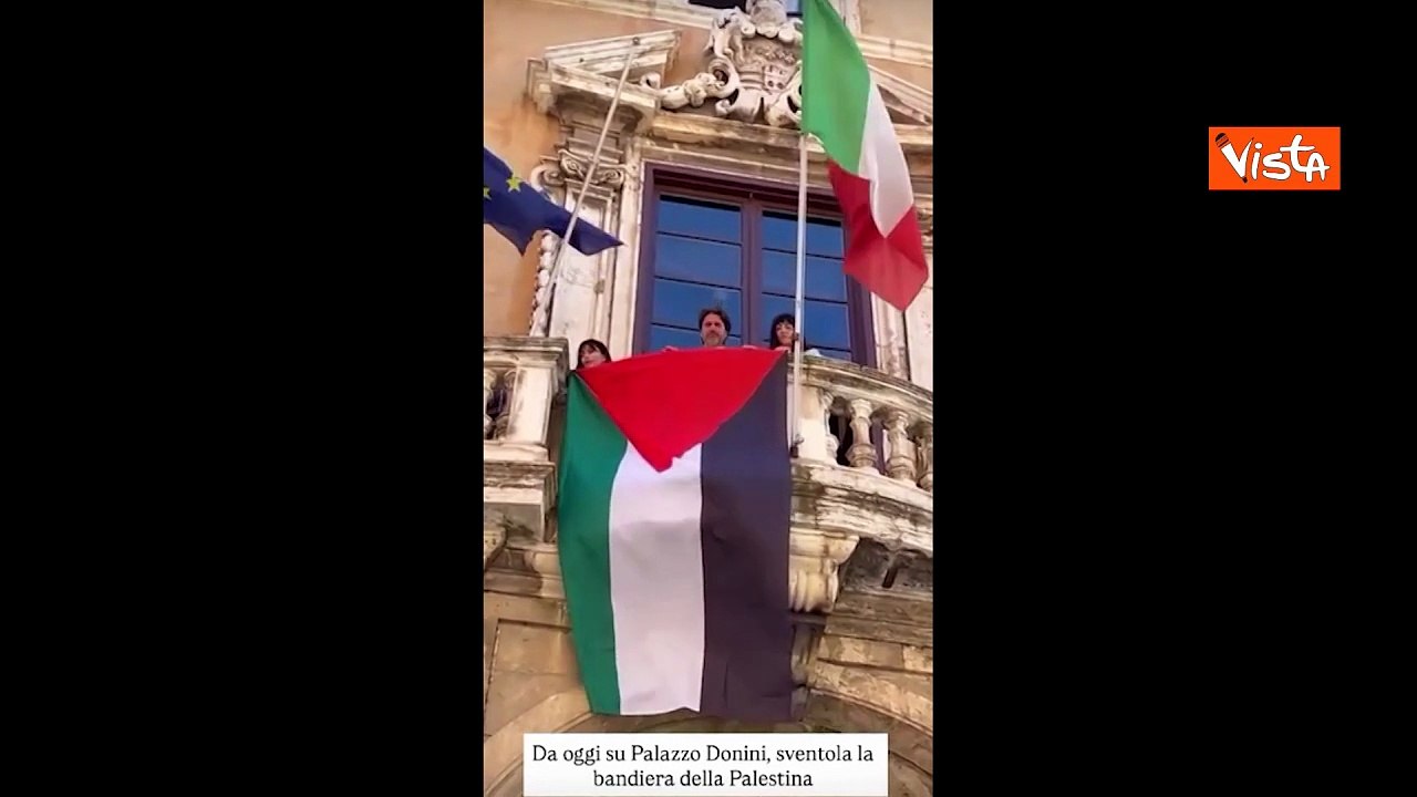 Proietti (Presidente Umbria) espone bandiera Palestina a Palazzo Donini (Pg), sede regione Umbria
