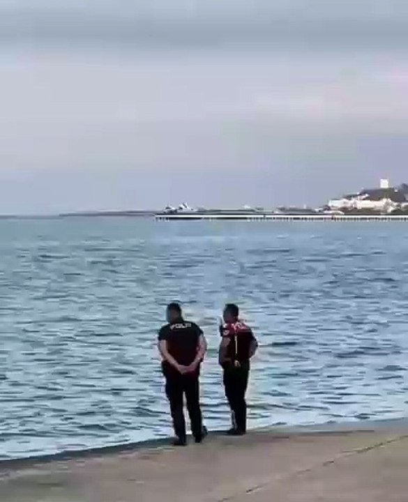 Polisten kaçmak için denize atladı! 'Herkes işine baksın' diye bağırdı ama sonu hüsran oldu
