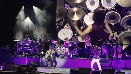 Carlos Santana cautiva al 'Starlite Occident' con el inconfundible sonido de su guitarra