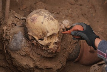Gas workers uncover 1,000-year-old mummy in Peru