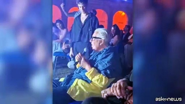 Peppino di Capri (86 anni) canta a sorpresa la sua Champagne