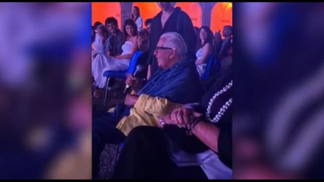 Peppino di Capri (86 anni) canta a sorpresa la sua Champagne