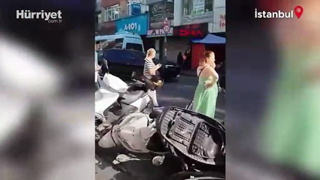 Kağıthane'de hatalı sollama kazası kamerada! 10 araç zarar gördü; ortalık savaş alanına döndü