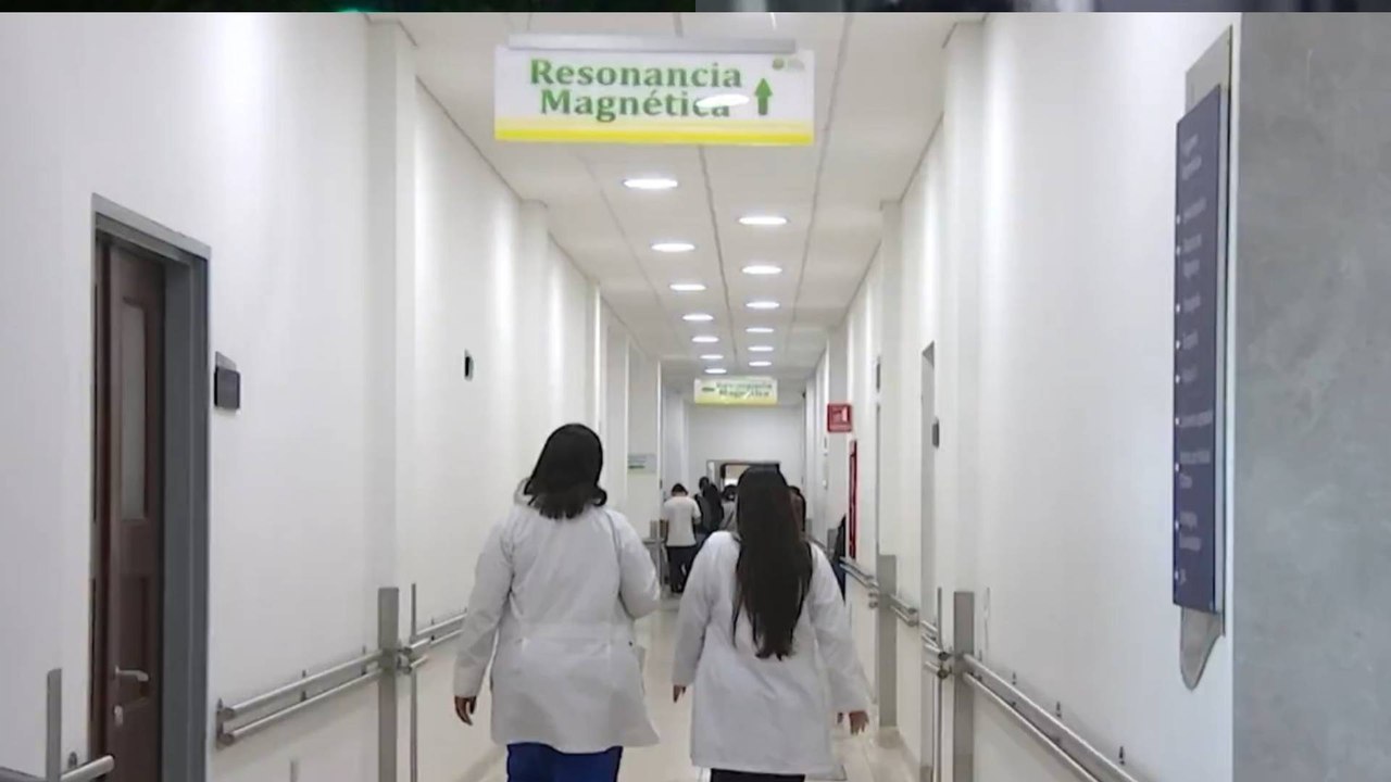 Pacientes colapsan hospitales: no les autorizan ni lo más básico y terminan en urgencias