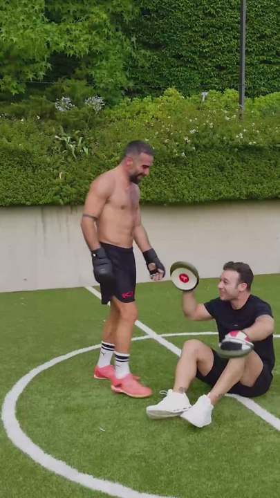 Carvajal vuelve a enseñar su habilidades de boxeo y demuestra que está como un toro