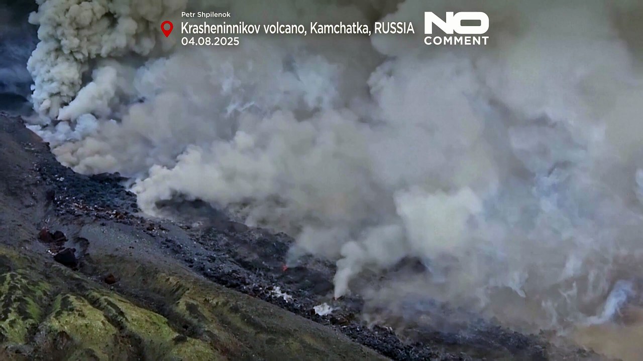 Russlands Krasheninnikov Vulkan bricht nach Jahrhunderten erstmals aus