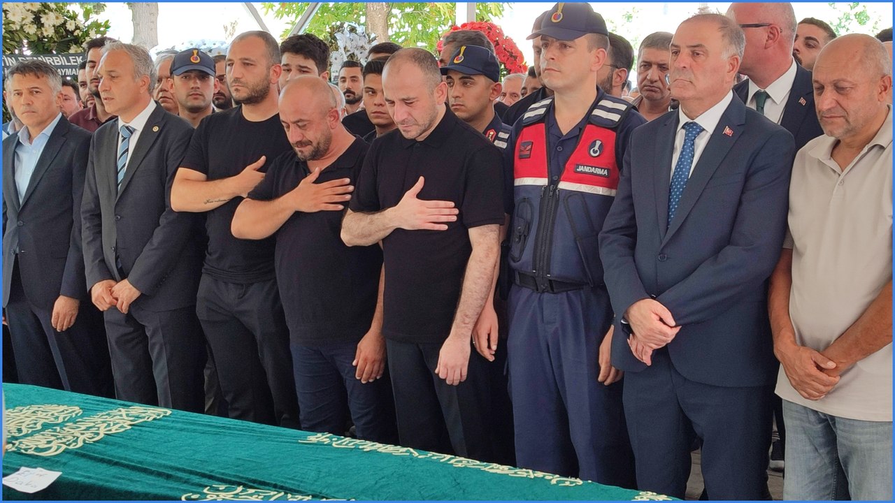 Tutuklu Avcılar Belediye Başkan Yardımcısı Erhan Daka, babasının cenazesine jandarma eşliğinde getirildi