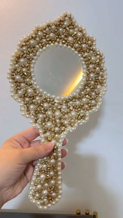 DIY Mirror Décor Tutorial via: @dodo_ideas8Create a stunning DIY mirror décor piece to elevate your space! In this easy tutorial, learn step-by-step how to transform a plain mirror into a stylish, eye-catching centerpiece using simple materials.