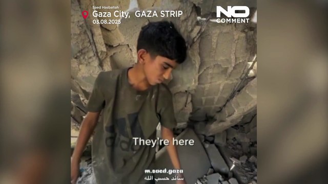 Rapaz em Gaza procura avós nos escombros após ataque mortal israelita