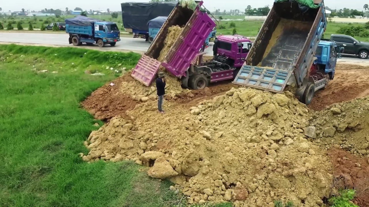 Nicely! Landfill Huge size Project Processing Filling Up Some Land MITSUBISHI dozer And Dump Trucks