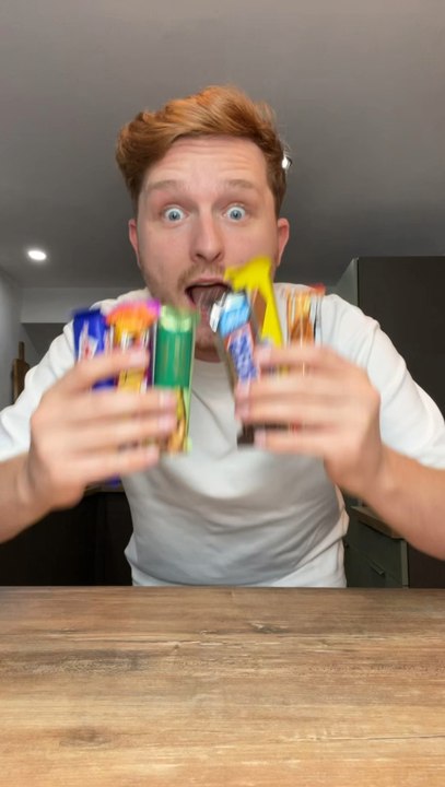 Je congèle des barres chocolatées pour en faire des glaces 😍✨ Trop hâte de voir le résultat ! 🎉🥳✨