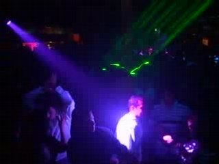 petite video du people discothèque quimperlé